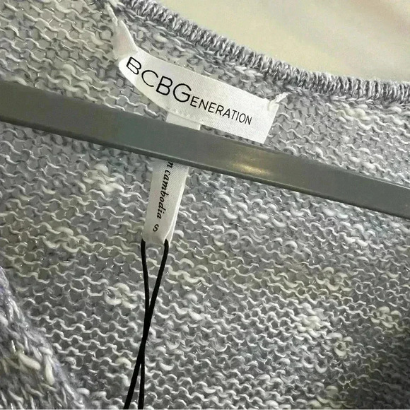 NWT BCBGeneration Women's Eventide Twist Hem V-Neck Crop Sweater Size multiple - Picture 4 of 10